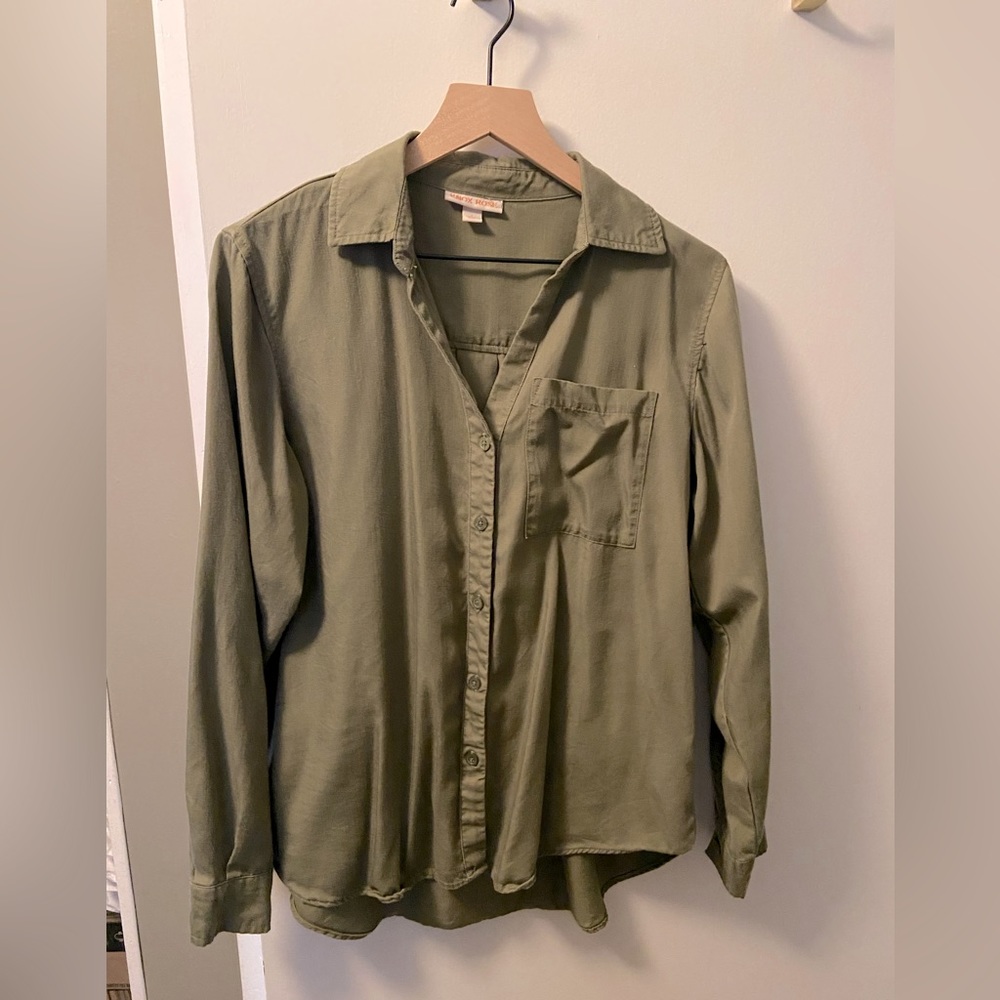 Knox Rose button up size small
